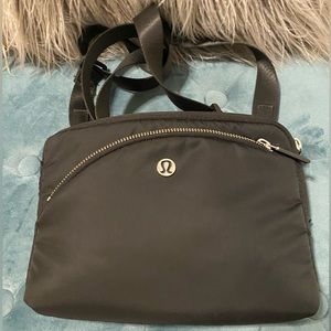LuluLemon City Adventurer crossbody